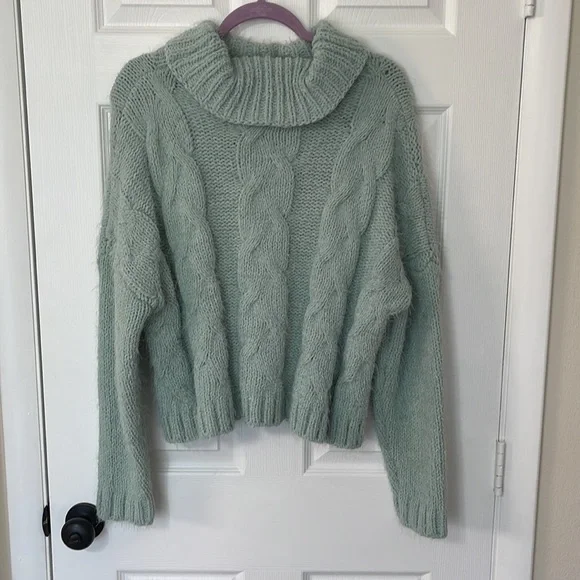 Mint green sweater 🌊 - Picture 7 of 7